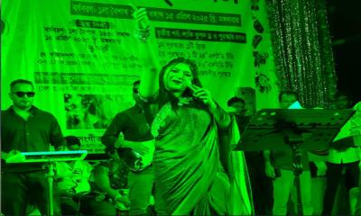 বাংলা নববর্ষে  মঞ্চ মাতালেন জনপ্রিয় কণ্ঠশিল্পী সালমা