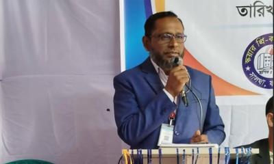 সালথায় খাম ছাড়া চিঠি দেওয়ায় মহিলা কর্মকর্তাকে ধমকালেন জামায়াত কর্মী!