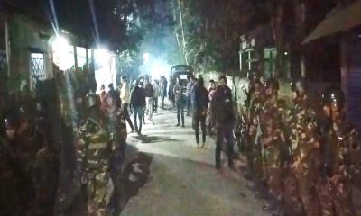 মসজিদে হাসাহাসিকে কেন্দ্র করে দফায় দফায় সংঘর্ষ, বাড়িঘর ভাংচুর, আহত ৮, আটক ৪