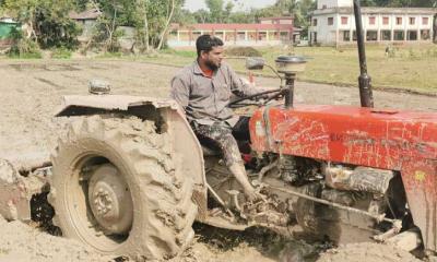 আধুনিকতার ছোঁয়ায় হারিয়ে যাচ্ছে গরুর হাল চাষ