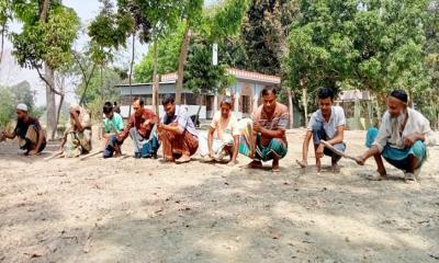 গফরগাঁও উপজেলার কান্দিপাড়া চাকলাদার বাড়ি জামে মসজিদের ঈদগা মাঠ পরিচর্যার কাজ চলছে