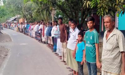 নাটোরের লালপুরে খাস পুকুর ফিরে পাওয়ার দাবিতে মানববন্ধন