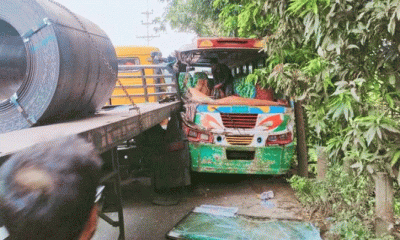 সোনারগাঁয়ে ফ্রেশ কোম্পানির লরির ও গার্মেন্টস কর্মীদের বাসের সঙ্গে সংঘর্ষ