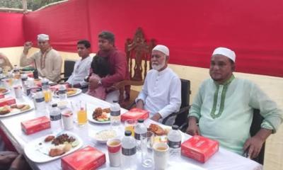 পার্বতীপুর মডেল থানায় দোয়া ও ইফতার মাহফিল