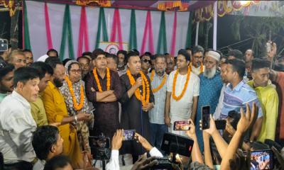 স্নানোৎসবে লাখো ভক্তের মাঝে বিএনপি নেতা কাজী শিপন