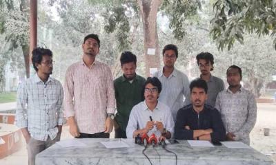 পিএসসি ও ইউজিসিতে রাবির শিক্ষক প্রতিনিধি না দেওয়ার প্রতিবাদ জানিয়েছে শিক্ষার্থীরা
