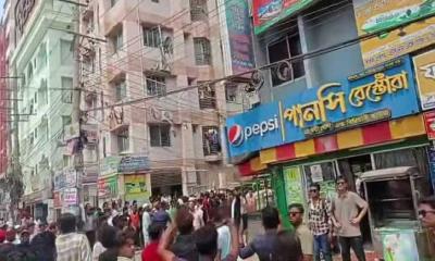 কক্সবাজারে ইসরাইলি পণ্যের সাইনবোর্ড, ভাঙচুর