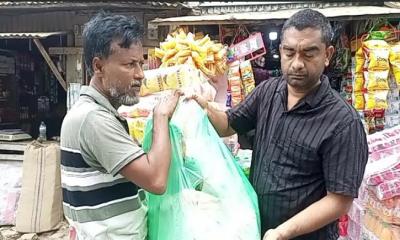 বোয়ালমারীতে মানবতার হাত বাড়িয়ে দিলেন ‘রক্তযোদ্ধা’ সুমন রাফি
