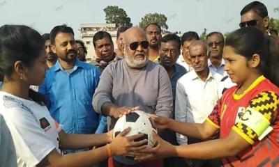 ভাঙ্গুড়ায় নারী ফুটবল ম্যাচ দেখলেন হাজারো দর্শক