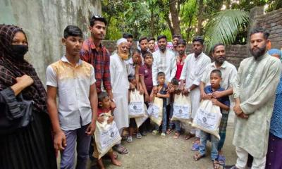 অসহায় প্রতিবন্ধীদের ঈদের উপহার দিলেন সুলতান মাহমুদ মুন্নার