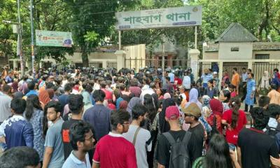 সাম্য হত্যার বিচার দাবিতে শাহবাগ থানার সামনে অবস্থান