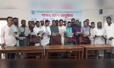 ফরিদপুর চিনিকল শ্রমজীবী ইউনিয়নের নব নির্বাচিত নেতৃবৃন্দের শপথ গ্রহণ