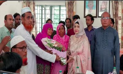 মোরেলগঞ্জে স্কুল কমিটির নবনিযুক্ত সভাপতিকে শিক্ষক-শিক্ষার্থীদের ফুলেল বরণ