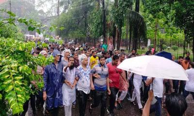 দুই উপদেষ্টার পদত্যাগ না হওয়া পর্যন্ত আন্দোলন চালিয়ে যাওয়ার ঘোষণা ইশরাক সমর্থকদের