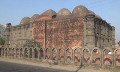 স্থাপত্যের রত্ন ছোট সোনামসজিদ