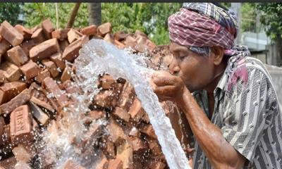 প্রচণ্ড গরম ও তীব্র রোদে অতিষ্ঠ জনজীবন