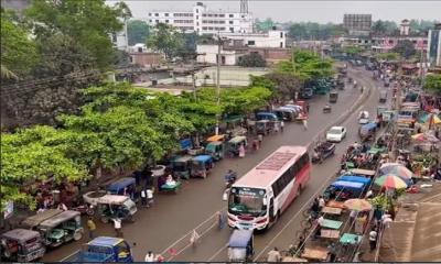 স্বস্তির ঈদযাত্রায় ঢাকা-জামালপুর আঞ্চলিক সড়ক দিয়ে প্রিয়জনের কাছে ফিরছে মানুষ
