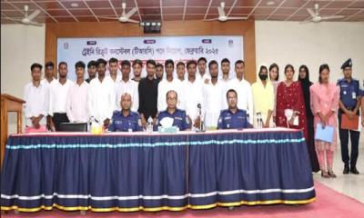 স্বচ্ছতা ও মেধার ভিত্তিতে শেরপুরে ট্রেইনি রিক্রুট কনস্টেবল পদে চাকরি পেলেন ১৯ জন