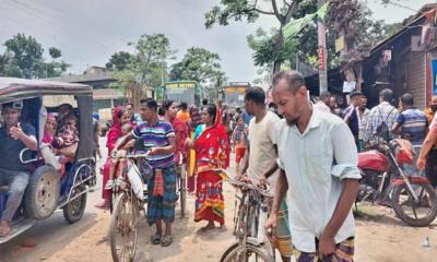 সাতক্ষীরায় বাস চাপায় মা-ছেলে নিহত