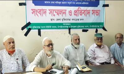 চাঁপাইনবাবগঞ্জে বীর মুক্তিযোদ্ধার বক্তব্যে বাধা দেয়ার নিন্দা জানিয়ে সংবাদ সম্মেলন