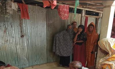 বিদ্যুৎতের খুঁটিতে ইঞ্জিনচালিত ভ্যানের ধাক্কায় প্রাণ গেল শিশু সুজনের
