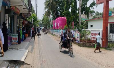 মোংলায় তীব্র তাপদাহে অতিষ্ঠ জনজীবন