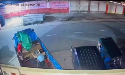 তালা ভেঙে গোডাউনে ঢুকে ৪ মিনিটে লুট ১৫ লাখ টাকার মালামাল, পাঁচ লাখ নগদ টাকা
