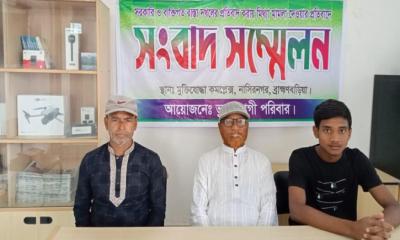 সরকারি ও ব্যক্তিগত রাস্তা দখলের প্রতিবাদ করায় মিথ্যা মামলা, শিক্ষকের সংবাদ সম্মেলন