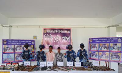 অস্ত্র ও গোলাবারুদ সহ সুন্দরবনের দুর্ধর্ষ ডাকাত  বাহিনীর ২ সহযোগী আটক