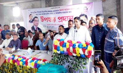 বিশ্ব মা দিবসে অবহেলিত মায়েদের মাঝে বিএনপির উপহার প্রদান