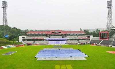 বৃষ্টির কারণে চতুর্থ দিনের খেলা শুরু হতে বিলম্ব