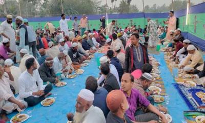 গঙ্গাচড়ায় লন্ডন প্রবাসী ব্যারিস্টার মঞ্জুম আলীর উদ্যোগে ইফতার মাহফিল অনুষ্ঠিত