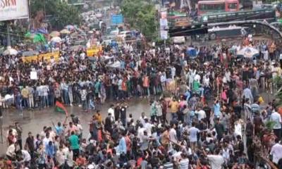 বৃষ্টি উপেক্ষা করে শাহবাগ অবরোধ ছাত্রদলের, সাম্য হত্যার বিচার দাবি