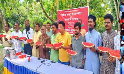 ইবিতে আন্তর্জাতিক শ্রমিক দিবস উপলক্ষে স্বাস্থ্য ক্যাম্পেইন ও তরমুজ উৎসব