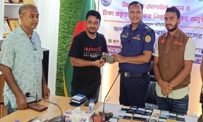 পিরোজপুরে ২৫টি হারানো মোবাইল ফোন উদ্ধার করে মালিকের নিকট হস্তান্তর