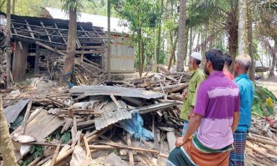 মোরেলগঞ্জে সেনা সদস্যের বাড়িতে হামলা, ভাঙচুর আহত ২