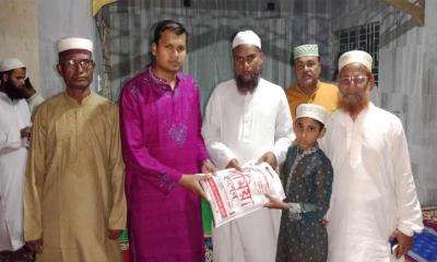 গোয়ালন্দে নিয়মিত নামাজ, রোজা ও খতম তারাবী  আদায় করায় শিশুকে পুরস্কার প্রদান
