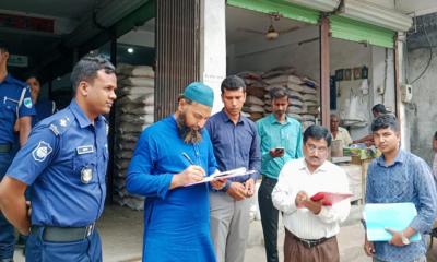 কোটচাঁদপুর চাল বাজারে এক্সিকিউটিভ ম্যাজিস্ট্রেটের  অভিযান,দুই ব্যবসায়ির ২৫ হাজার টাকা জরিমানা