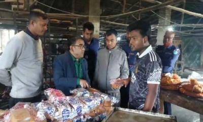 জীবননগরে অস্বাস্থ্যকর পরিবেশে খাদ্যদ্রব্য তৈরির দায়ে ব্যবসায়ীকে জরিমানা