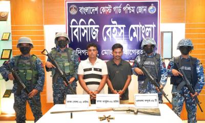 সুন্দরবনে অস্ত্র ও গোলাবারুদসহ করিম শরীফ বাহিনীর ২ সহযোগী আটক