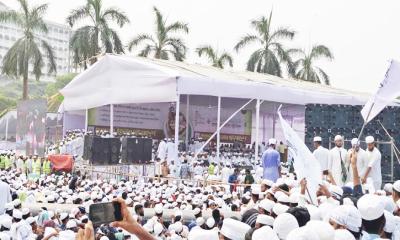 সোহরাওয়ার্দী উদ্যানে হেফাজতের মহাসমাবেশে নেতাকর্মীদের ঢল