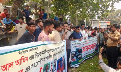 সিংগাইরে হত্যা মামলার আসামি গ্রেপ্তারের দাবিতে আঞ্চলিক মহাসড়ক অবরোধ ও মানববন্ধন