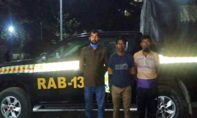 পীরগঞ্জে ফেন্সিডিলসহ ৩ মাদক ব্যবসায়ীকে আটক