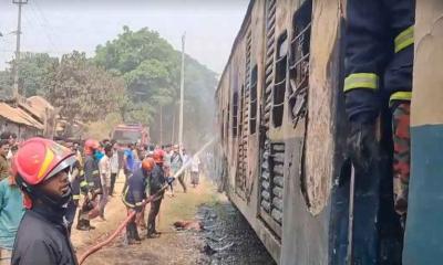 ট্রেনের পাওয়ার কারে আগুন, ঢাকা-ময়মনসিংহ রেল যোগাযোগ বন্ধ