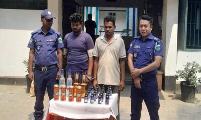 পাথর বোঝাই ট্রাকে দেশি- বিদেশি মদসহ ২ জন গ্রেপ্তার