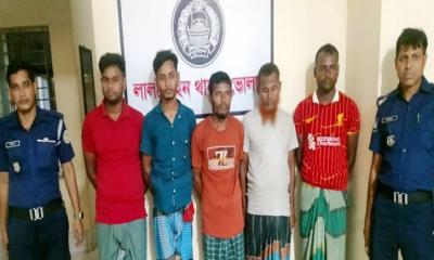 পাঁচ বাগদা পাচারকারী লালমোহনে আটক