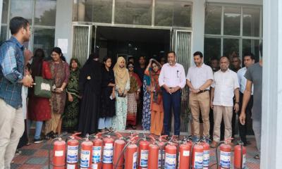 বাকৃবিতে অগ্নিকাণ্ড মোকাবিলা বিষয়ক প্রশিক্ষণ