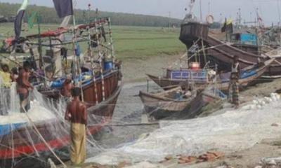 মনপুরায় নিষেধাজ্ঞা শেষের পথে, প্রণোদনার চাল না পেয়ে কষ্টে জেলেরা