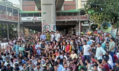 সাম্য হত্যার বিচার দাবিতে শাহবাগ মোড়ে ছাত্রদলের অবরোধ