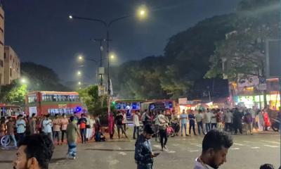 চাকরিপ্রত্যাশীদের অবরোধ, শাহবাগে যান চলাচল বন্ধ